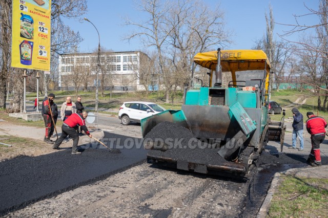 У Світловодську ремонтують дорогу по вул.Павлова (ФОТО, ВІДЕО)