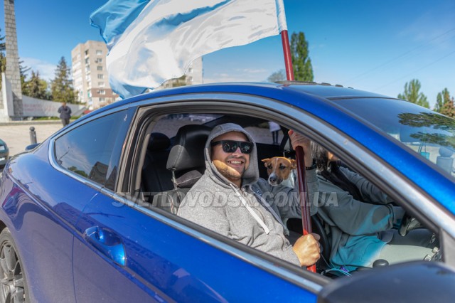 ФОТОРЕПОРТАЖ: У Світловодську відбувся автопробіг до Дня перемоги