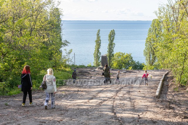 Одне руйнується, інше будується у Світловодську