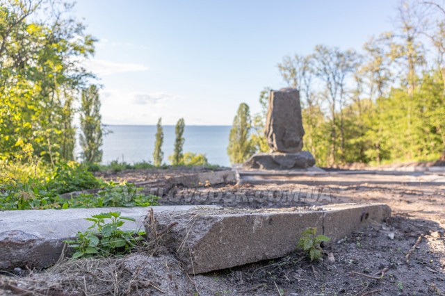 Одне руйнується, інше будується у Світловодську