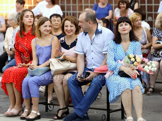 Цьогорічні випускники СЗШ №7 попрощалися зі школою