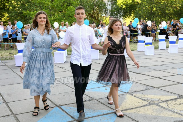Цьогорічні випускники СЗШ №7 попрощалися зі школою