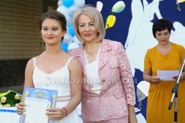 Цьогорічні випускники СЗШ №7 попрощалися зі школою