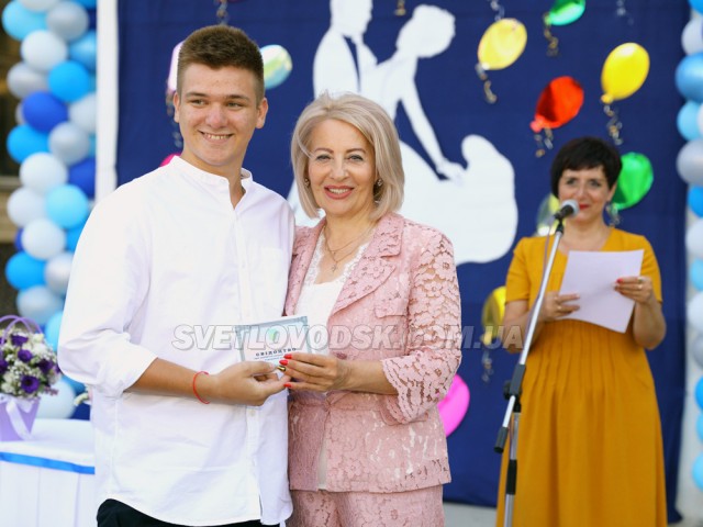 Цьогорічні випускники СЗШ №7 попрощалися зі школою