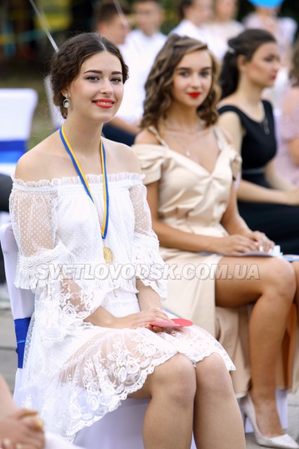 Цьогорічні випускники СЗШ №7 попрощалися зі школою