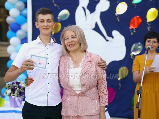 Цьогорічні випускники СЗШ №7 попрощалися зі школою