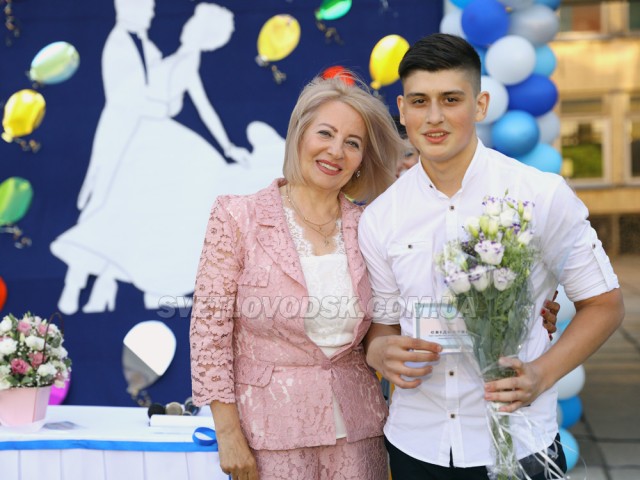 Цьогорічні випускники СЗШ №7 попрощалися зі школою