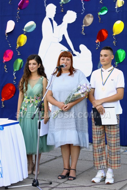 Цьогорічні випускники СЗШ №7 попрощалися зі школою