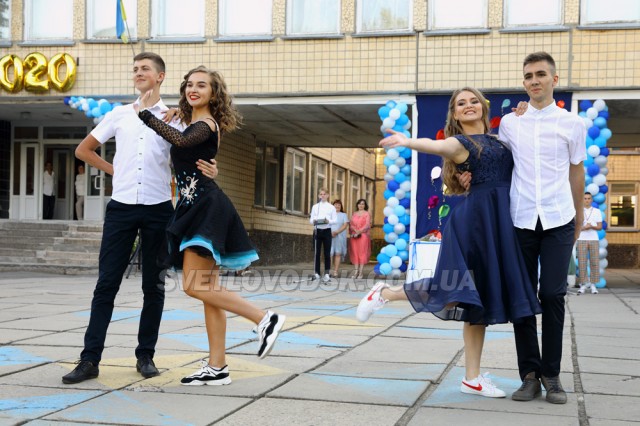 Цьогорічні випускники СЗШ №7 попрощалися зі школою