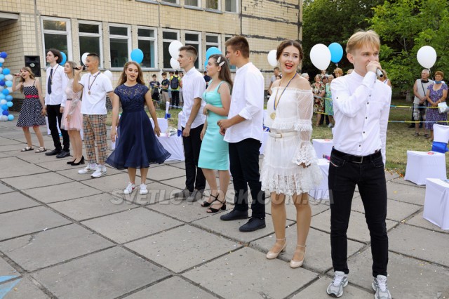 Цьогорічні випускники СЗШ №7 попрощалися зі школою