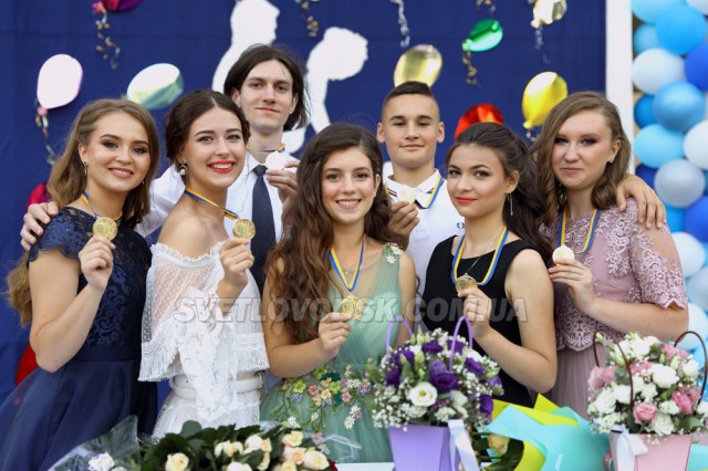 Цьогорічні випускники СЗШ №7 попрощалися зі школою