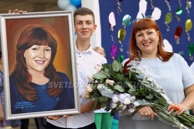 Цьогорічні випускники СЗШ №7 попрощалися зі школою
