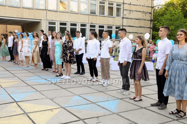 Цьогорічні випускники СЗШ №7 попрощалися зі школою