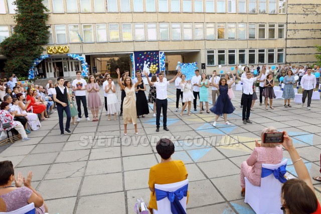 Цьогорічні випускники СЗШ №7 попрощалися зі школою