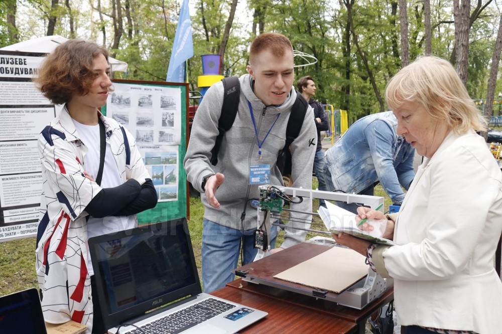 Парк культури у День міста: презентації, виставки, конкурси і «Оксамитові зустрічі»