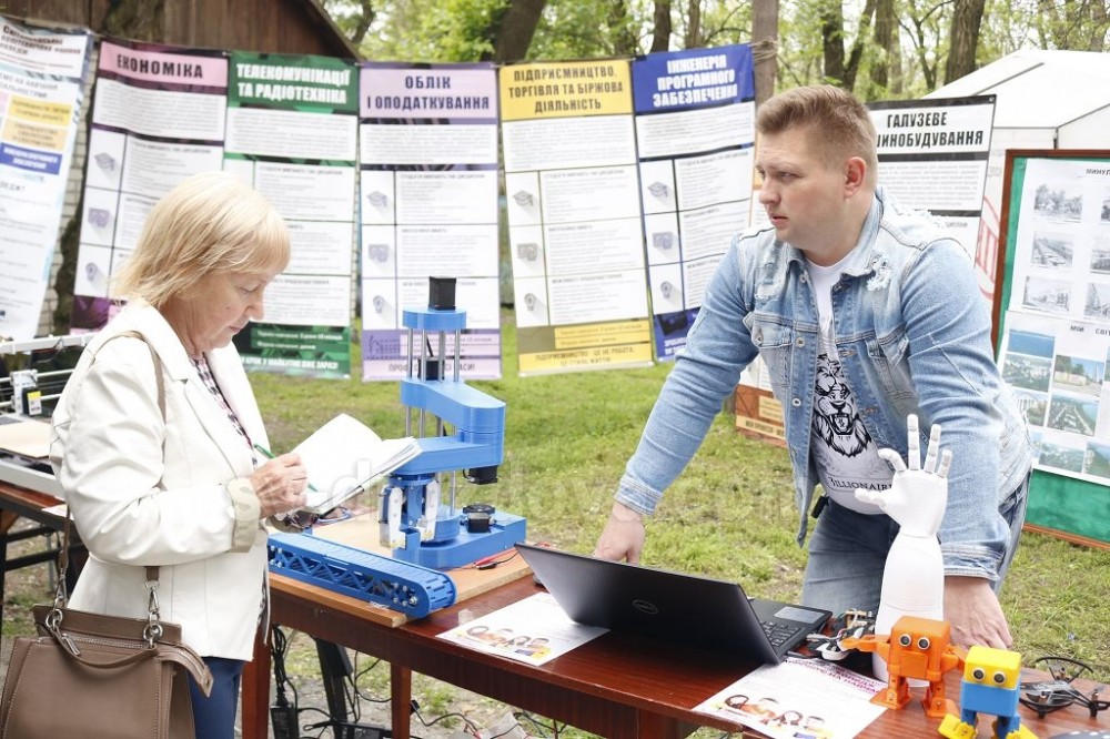 Парк культури у День міста: презентації, виставки, конкурси і «Оксамитові зустрічі»