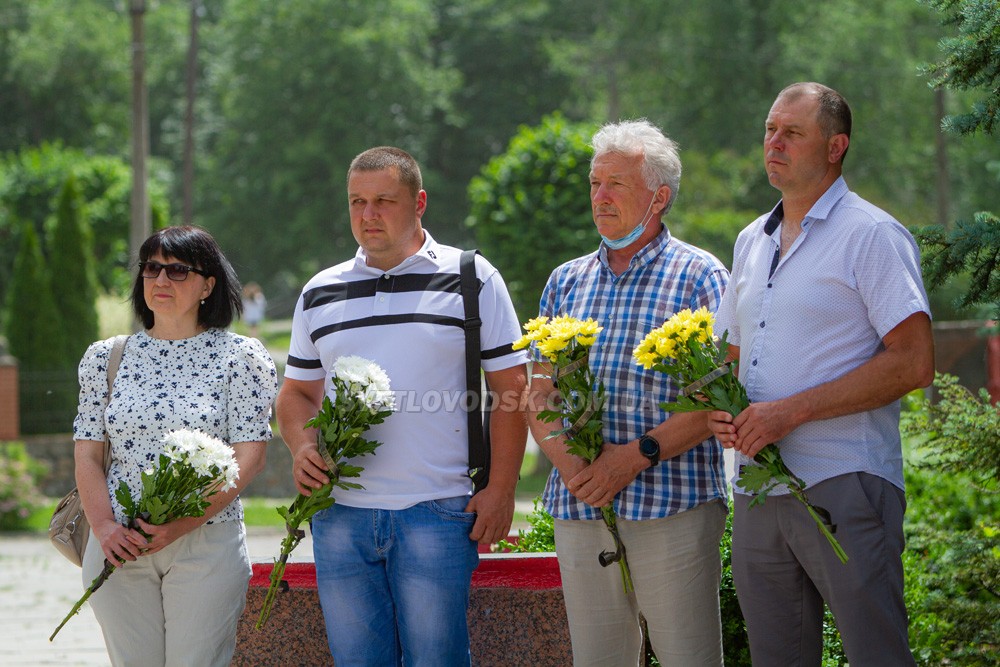 День скорботи і вшанування пам’яті жертв війни в Україні (ФОТО, ВІДЕО)