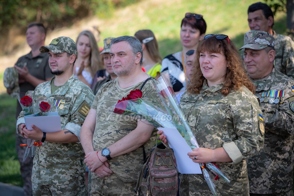 Журавлики на граніті пам’ятника і вшанування полеглих та живих учасників війни на Сході України (ФОТО, ВІДЕО)