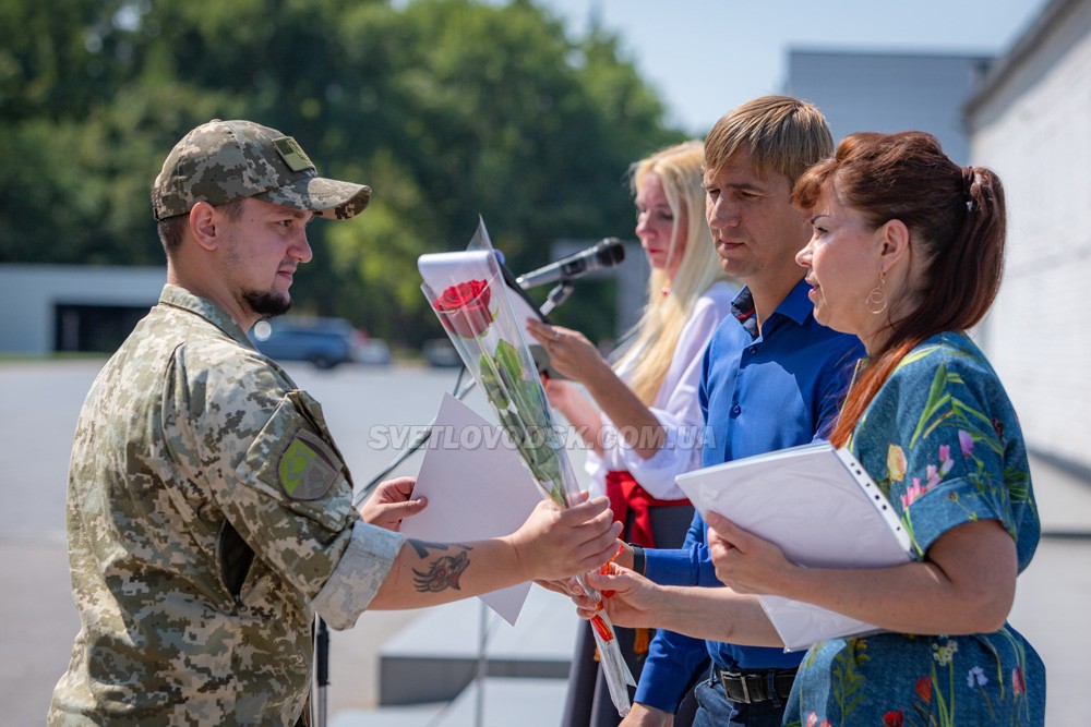 Журавлики на граніті пам’ятника і вшанування полеглих та живих учасників війни на Сході України (ФОТО, ВІДЕО)