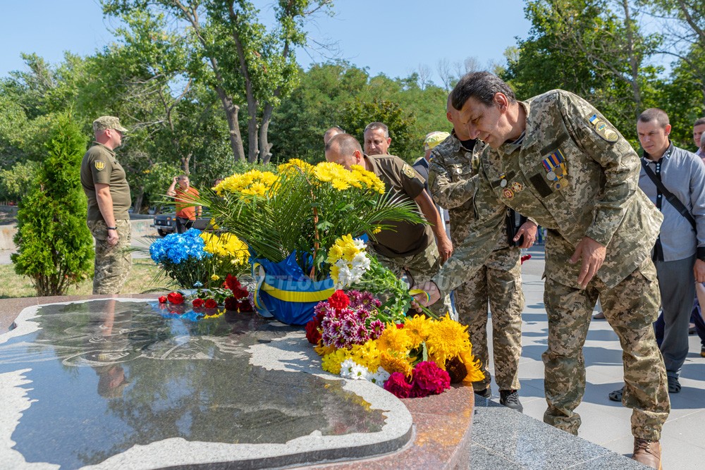 Журавлики на граніті пам’ятника і вшанування полеглих та живих учасників війни на Сході України (ФОТО, ВІДЕО)