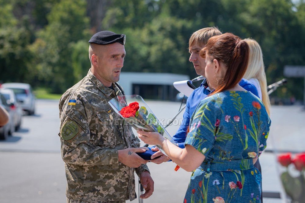 Журавлики на граніті пам’ятника і вшанування полеглих та живих учасників війни на Сході України (ФОТО, ВІДЕО)