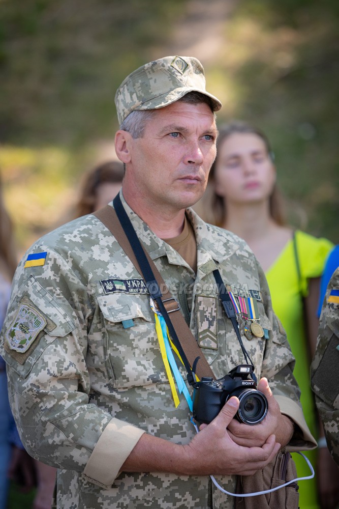 Журавлики на граніті пам’ятника і вшанування полеглих та живих учасників війни на Сході України (ФОТО, ВІДЕО)