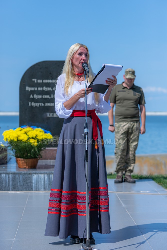 Журавлики на граніті пам’ятника і вшанування полеглих та живих учасників війни на Сході України (ФОТО, ВІДЕО)