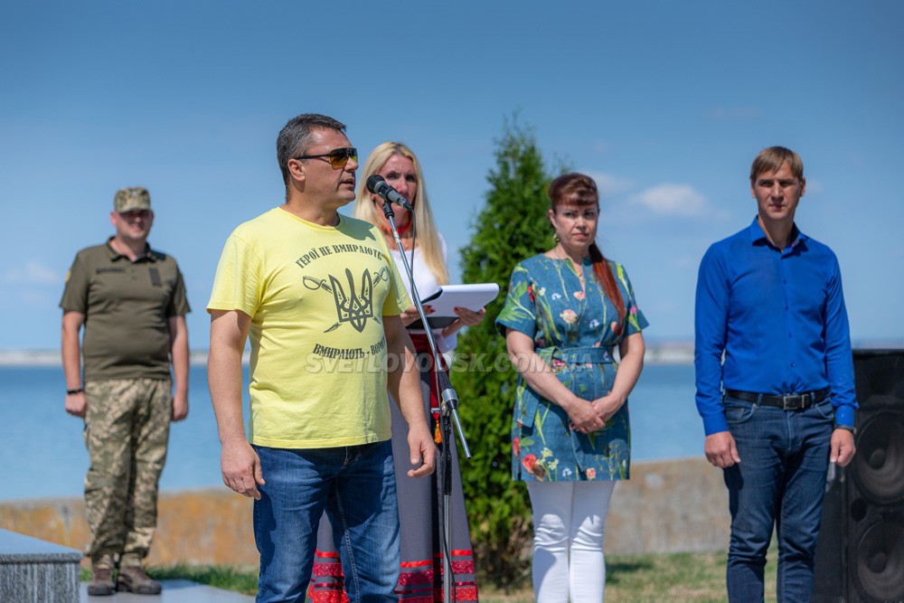 Журавлики на граніті пам’ятника і вшанування полеглих та живих учасників війни на Сході України (ФОТО, ВІДЕО)