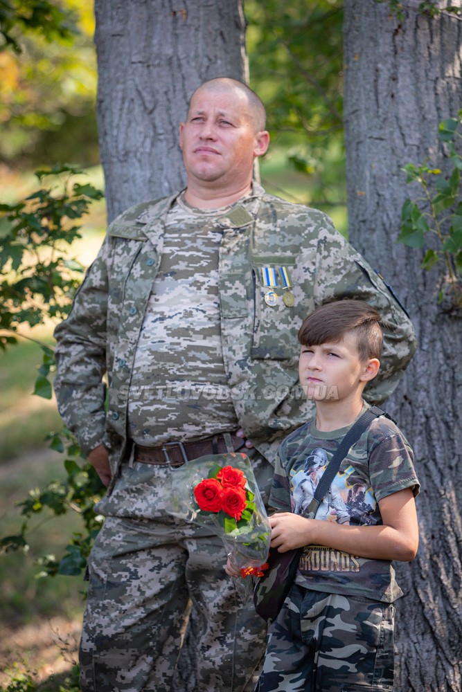 Журавлики на граніті пам’ятника і вшанування полеглих та живих учасників війни на Сході України (ФОТО, ВІДЕО)