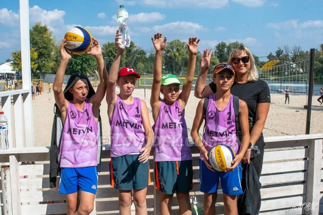 Хороша гра світловодських пляжних волейболістів у Києві