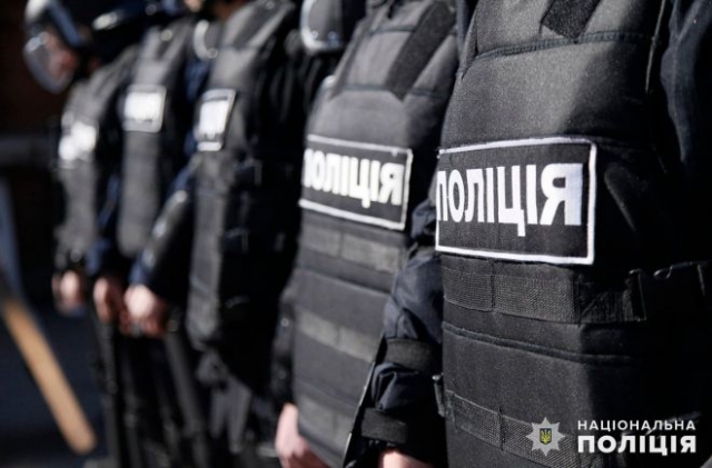 Поліція Кіровоградщини просить громадян повідомляти про підозрілих людей на вулицях