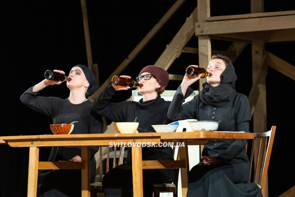 «Хлібне перемир’я» від харківського театру на сцені театру корифеїв у Кропивницькому