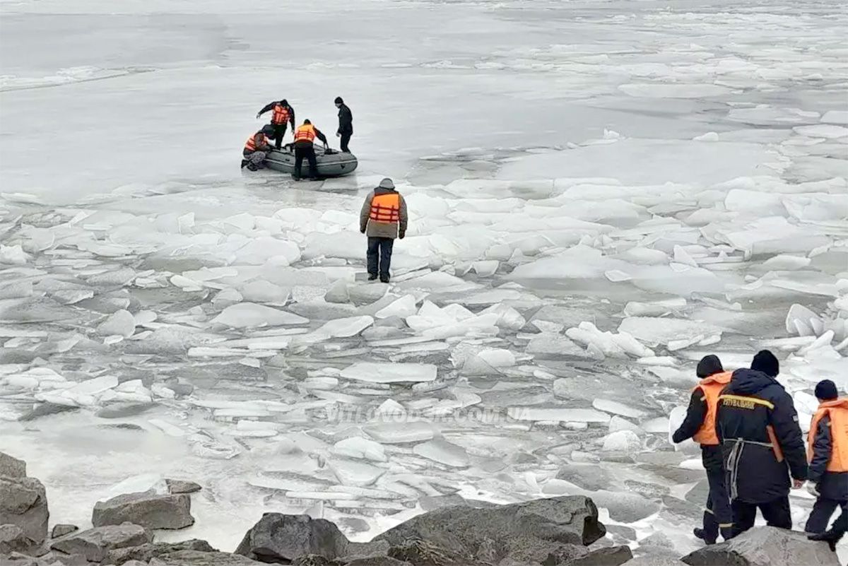 Двох рибалок зняли з криги у Кременчуцькому водосховищі