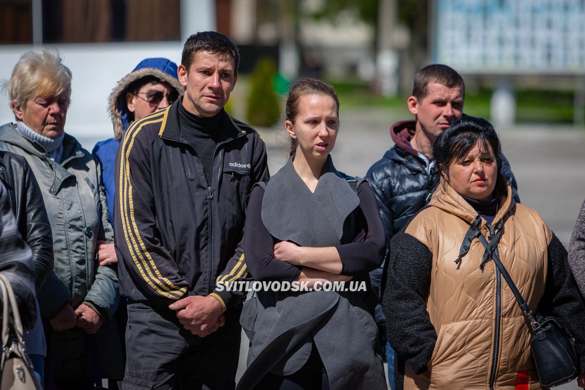 У Світловодську провели в останню путь полеглого за свободу України воїна Олександра Остапенкова