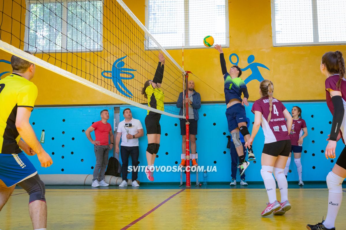 До Дня міста у Світловодську відбувся турнір з волейболу серед аматорів