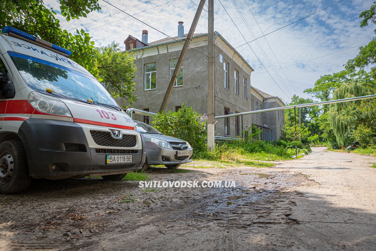 На вулиці Приморській у Світловодську триває ремонт асфальтового покриття