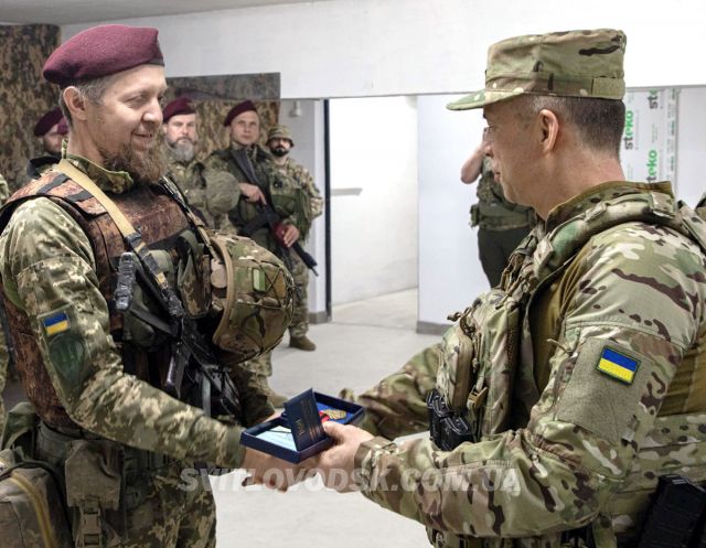 Захисник з Кіровоградщини отримав нагороду від Головнокомандувача Збройних Сил