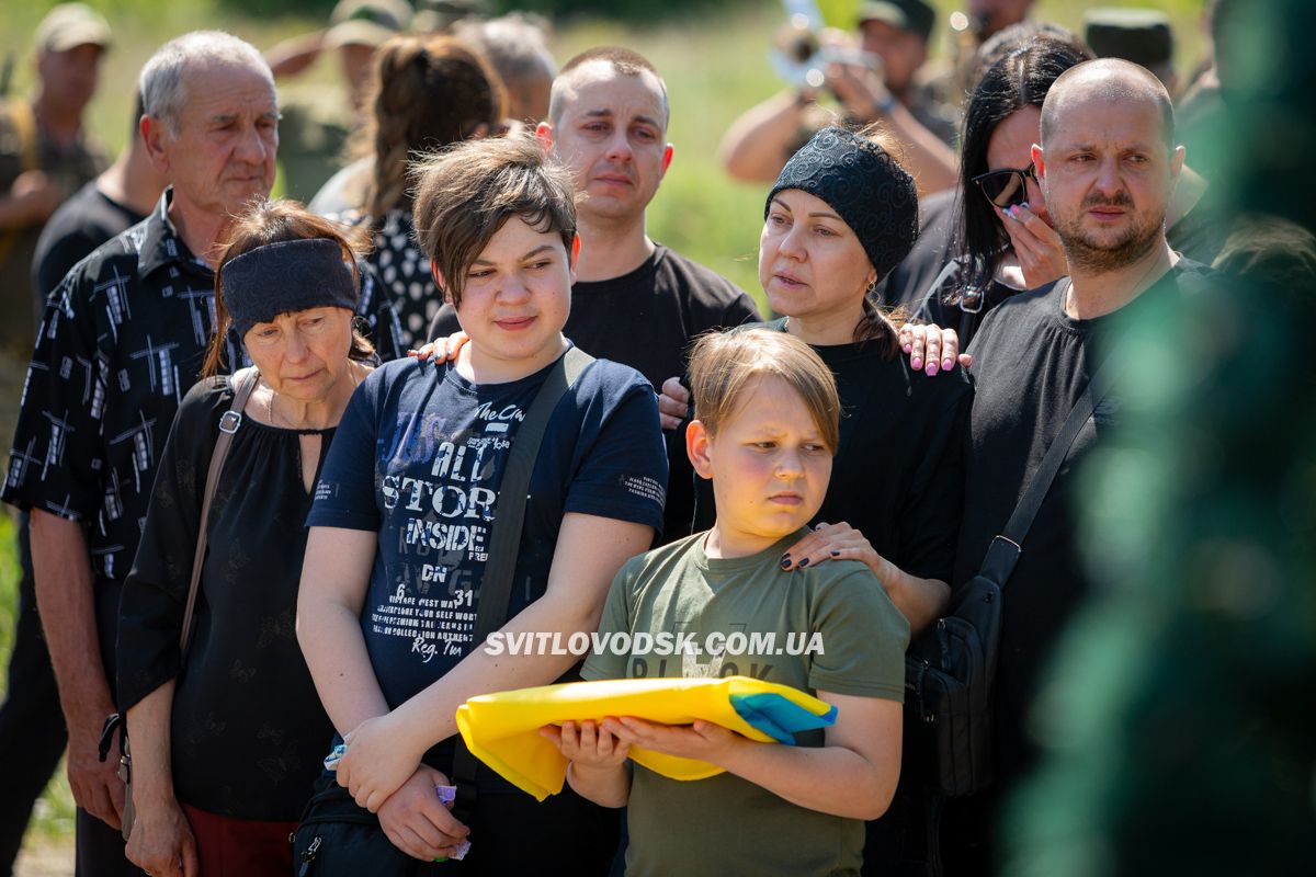Світловодська громада провела в останню земну дорогу захисника України Євгена Віннікова