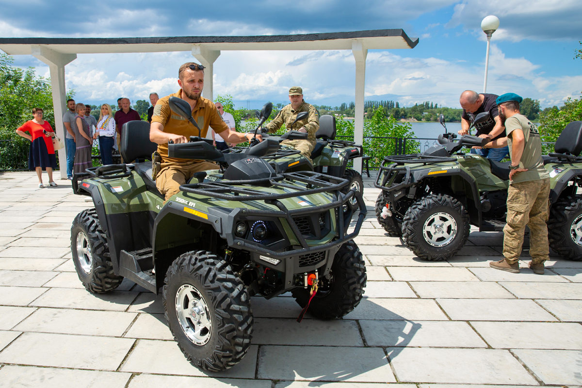 Ще чотири квадроцикли передані військовим Компанією «Королівський смак» та партнерами