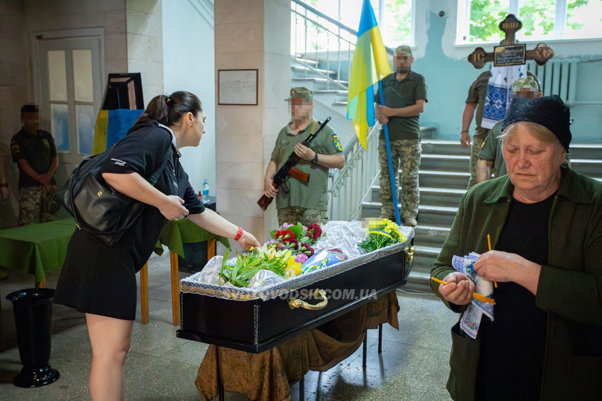Світловодська громада провела в останню путь захисника України Олексія Костирєва