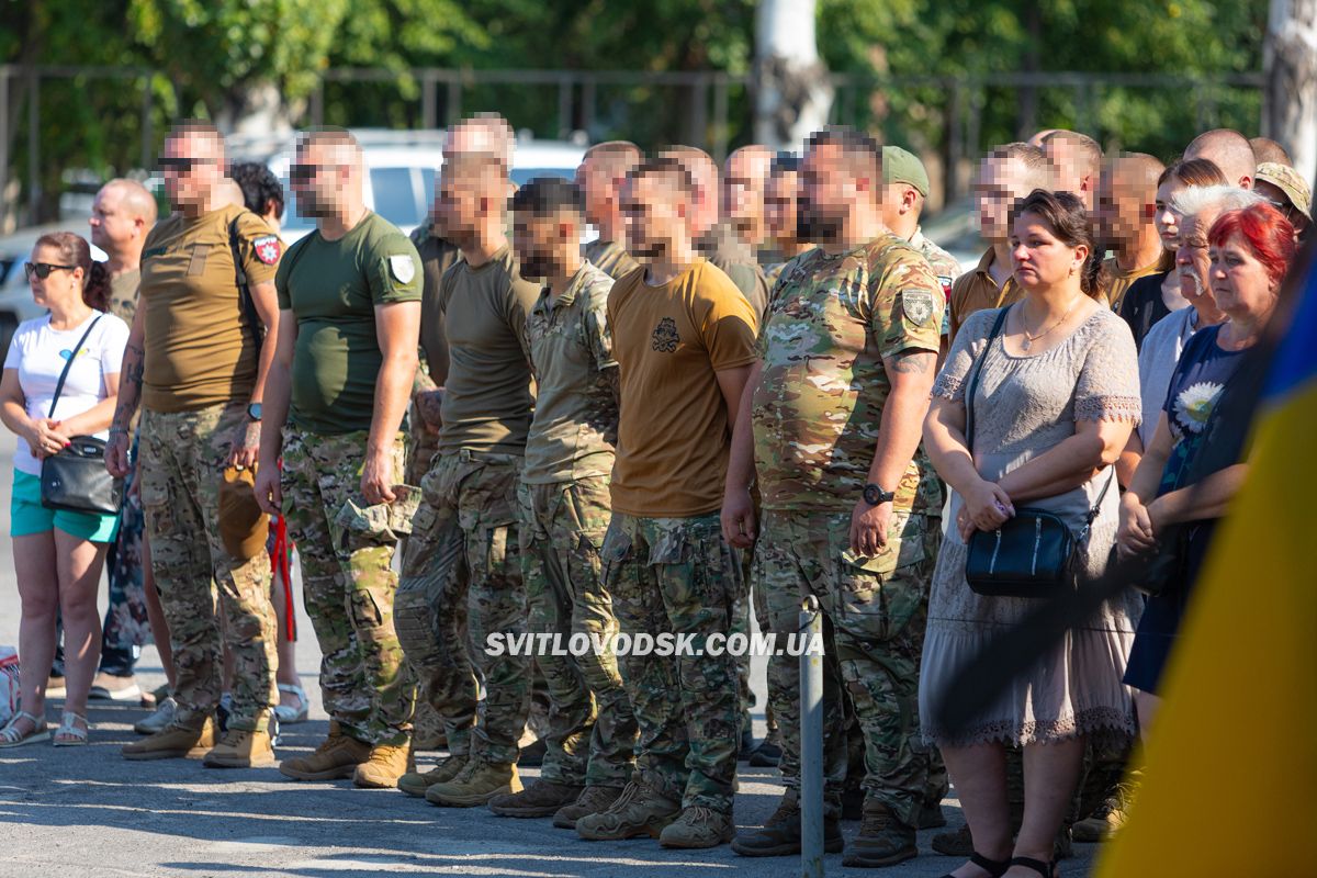 Світловодська громада провела в останню путь захисника України Владислава Чуракова