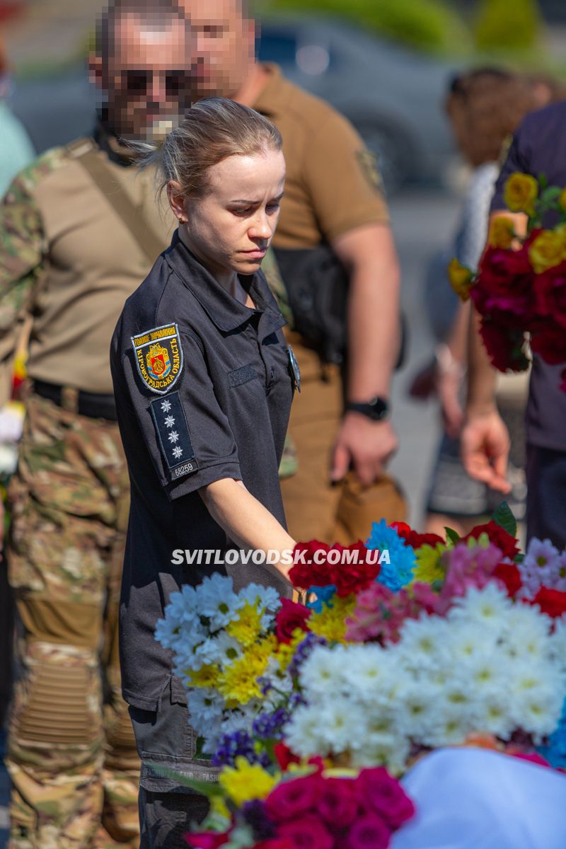 Світловодська громада провела в останню путь захисника України Владислава Чуракова