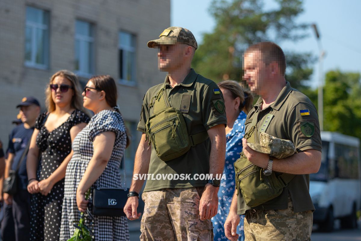 Світловодська громада провела в останню путь захисника України Владислава Чуракова