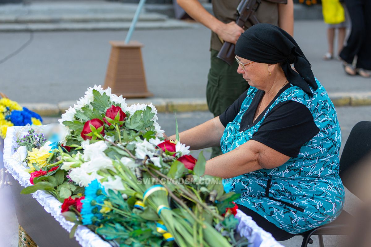 Світловодська громада провела в останню путь захисника України Владислава Чуракова