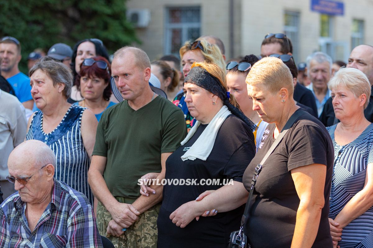 Світловодська громада провела в останню путь захисника України Владислава Чуракова