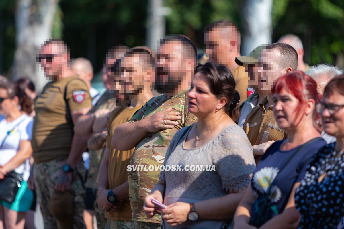 Світловодська громада провела в останню путь захисника України Владислава Чуракова