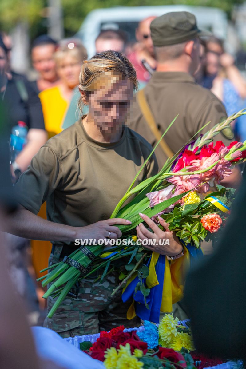 Світловодська громада провела в останню путь захисника України Владислава Чуракова