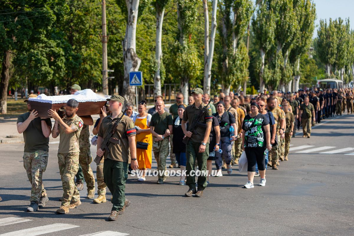 Світловодська громада провела в останню путь захисника України Владислава Чуракова