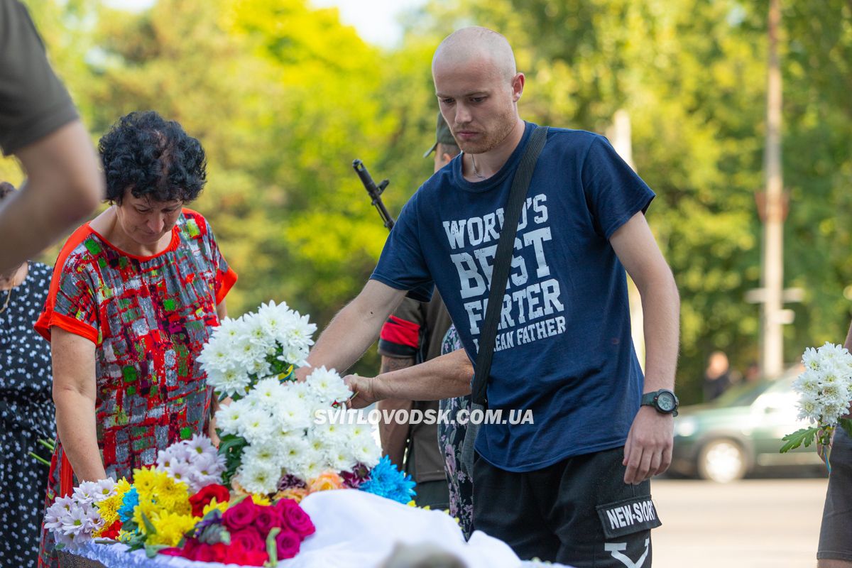 Світловодська громада провела в останню путь захисника України Владислава Чуракова