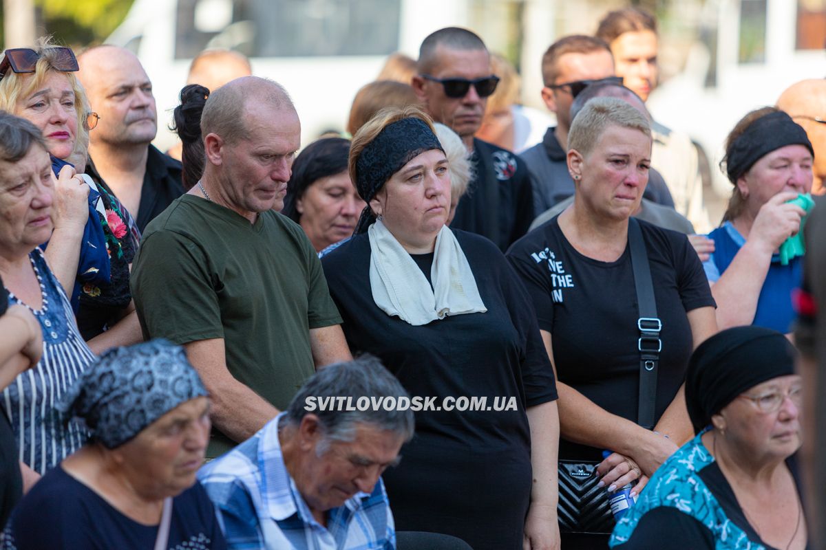 Світловодська громада провела в останню путь захисника України Владислава Чуракова